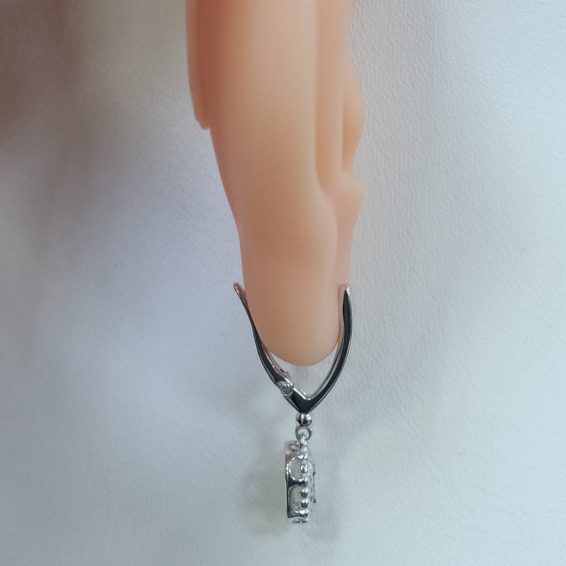 Серебряные серьги с бриллиантами